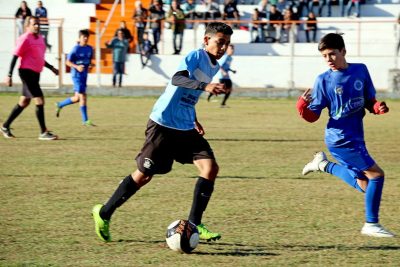 Equipes de cinco cidades disputam finais da Copinha em Holambra