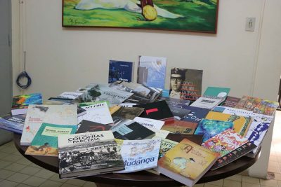Biblioteca Municipal recebe novos livros da Secretaria Estadual de Cultura
