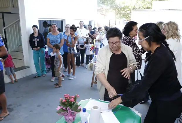 Prefeitura entrega 400 cestas básicas para famílias em situação de vulnerabilidade social