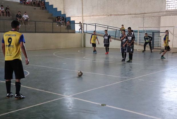 Prefeitura premia atletas vencedores do Campeonato de Futsal Interbairros