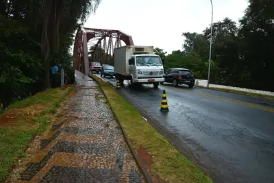 Ponte metálica não tem radar de controle de velocidade