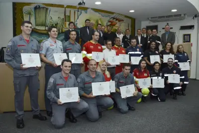 Socorristas recebem diploma de honra ao mérito