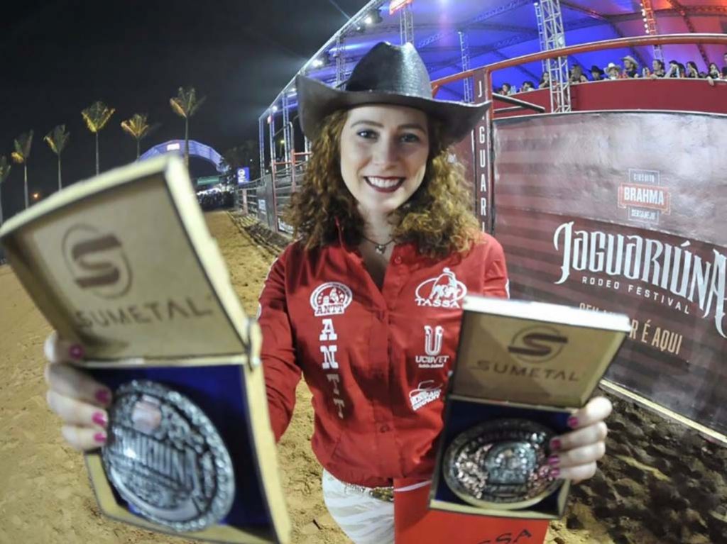 Presente na primeira edição do Jaguariúna Rodeo Festival, dupla Matogrosso  e Mathias comanda festa de lançamento do 30º ano do evento, OlímpiaNaBalada.com