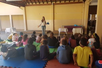 Casa da Criança recebe aula prática de contação de histórias