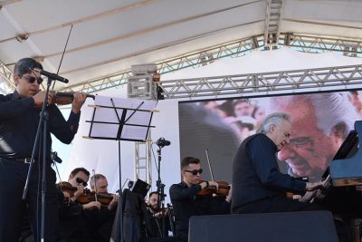 Maestro João Carlos Martins faz concerto para 2 mil pessoas