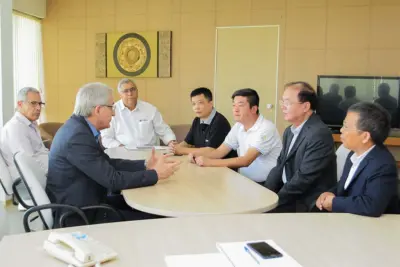 Prefeito recebe representantes do Governo chinês