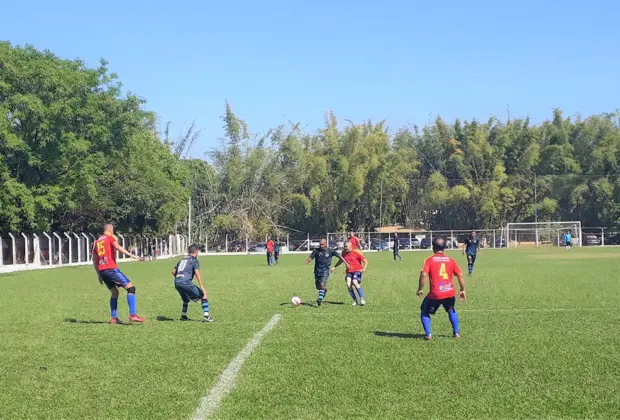 Paulista é líder do Campeonato Quarentão de Futebol