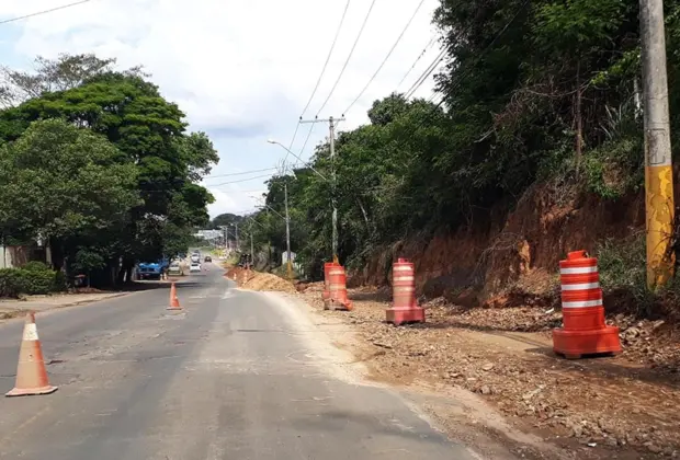 Avenida Nico Lanzi recebe adutora e rede de esgoto; Obra prece pavimentação e ampliação