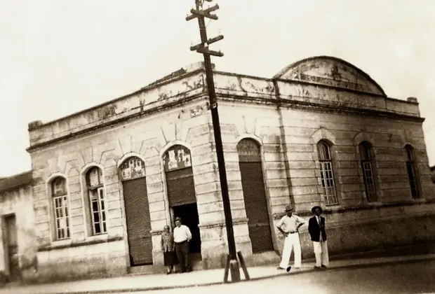 A Arquitetura da Esquina do Gallo Relojoeiro