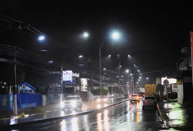 Nova iluminação da avenida Mogi Mirim é ativada em definitivo