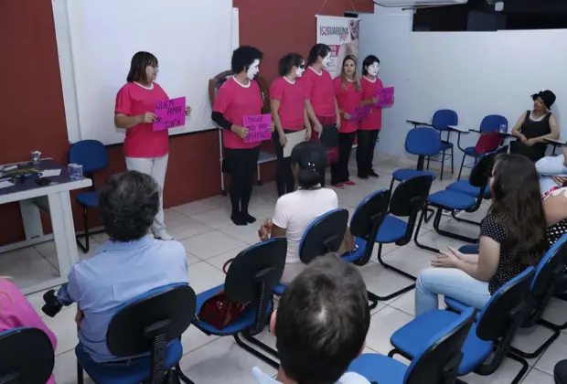 Com apoio da Prefeitura, prevenção ao câncer de mama foi tema de palestra sobre o Outubro Rosa