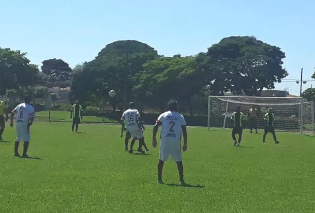 Taguaçu vence clássico e assume a liderança do Campeonato Quarentão