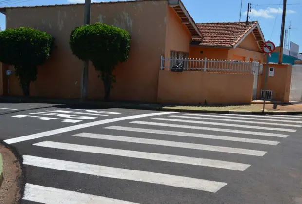 Prefeitura realiza pintura de sinalização viária