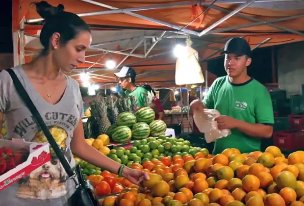 Quinta-Feira de Sabores entra no clima de Natal com luzes e sorteio de prêmios