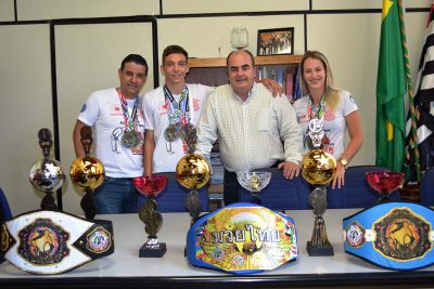 Atletas pedreirenses campeões da Copa América de Kick Boxing e Taekwondo visitam Pedreira