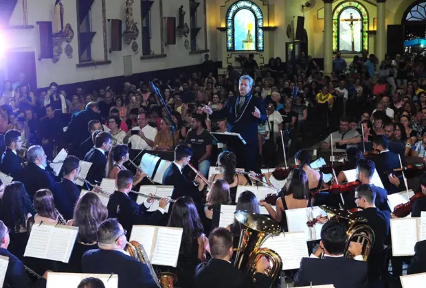 Público lota Igreja Matriz para assistir ao Concerto de Natal