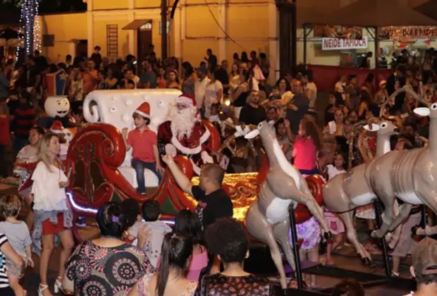 Parada de Natal levou magia ao Centro Cultural de Jaguariúna no último domingo