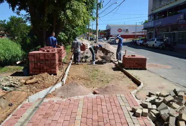 Prefeitura de Pedreira e Ministério das Cidades estão implantando calçadas e ciclofaixas no Jardim Triunfo