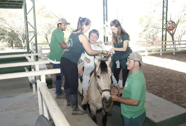 Jaguariúna aumenta de 90 para 150 vagas o atendimento a pacientes que fazem Equoterapia