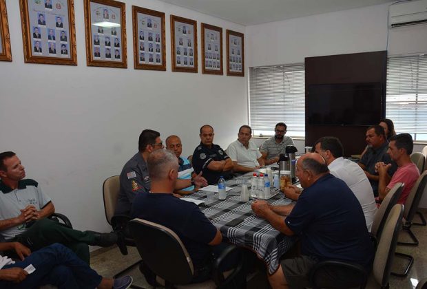 Vereadores possenses e autoridades policiais discutem segurança pública e perturbação de sossego no município