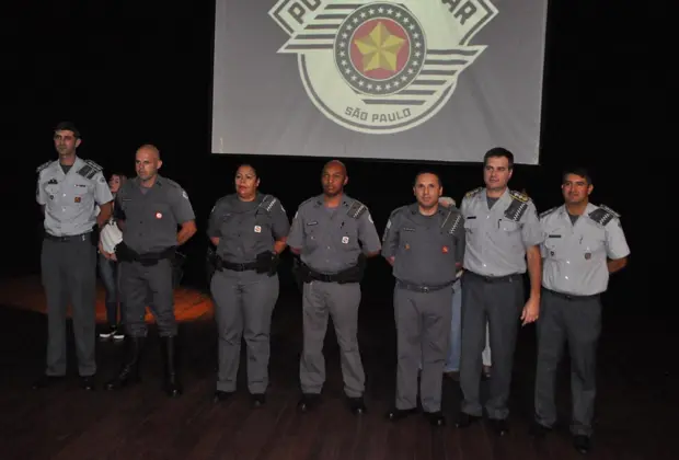 Policiais militares são homenageados em solenidade no Teatro Tupec