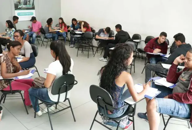 Jovens atendidos por programas sociais da Prefeitura participam de encontro sobre o mercado de trabalho