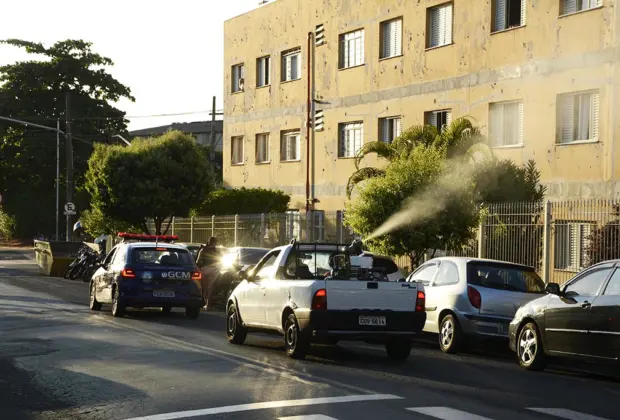 Campanha de prevenção à dengue começa com nebulização na região central