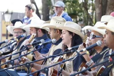 Orquestra Violeiros do Jaguary faz apresentação especial