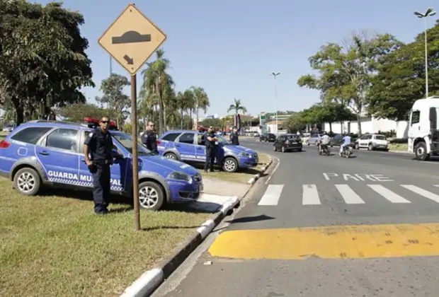 Moradores do Colina do Castelo agradecem Prefeitura e PM por sossego na virada do ano