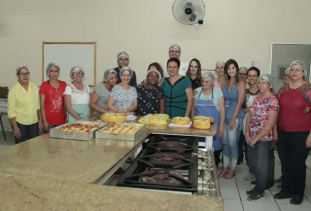 Fundo Social entrega certificados para alunos do curso de preparo de pães