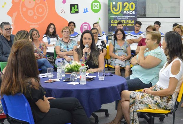 Exposição sobre mulheres que fizeram história no Brasil pode ser vista até o dia 31 na UniFAJ