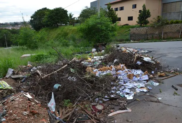 Fiscalização intensifica ação para identificar autores de descarte irregular de lixo e entulho