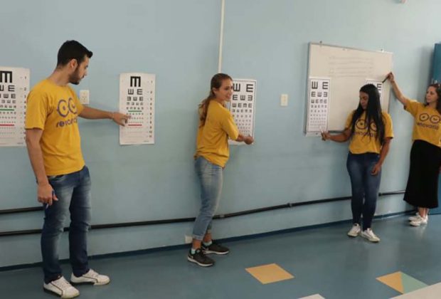 Prefeitura, Sky e ONG distribuem óculos para estudantes da rede pública de Jaguariúna