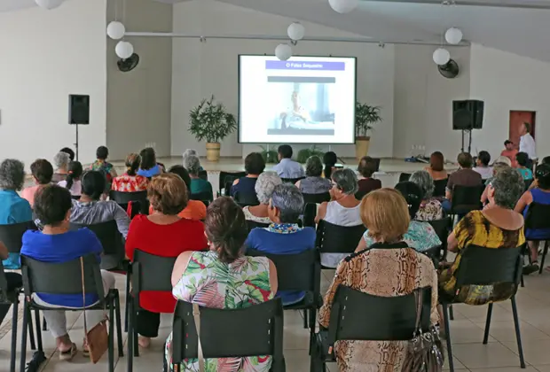 Grupo Reviver participa de palestra sobre segurança e prevenção a golpes