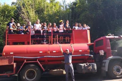 Bombeiros visitam alunos do Colégio Objetivo Jaguariúna no Dia Mundial da Água