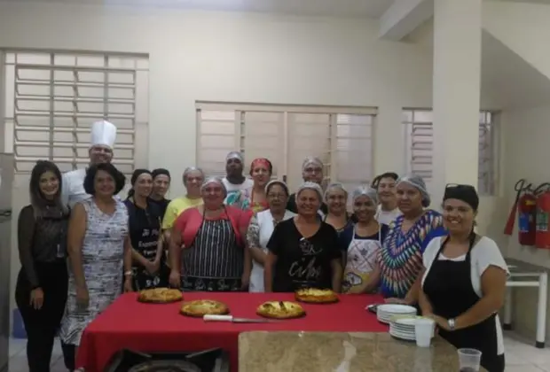 Alunas do curso de tortas e quiches recebem certificados