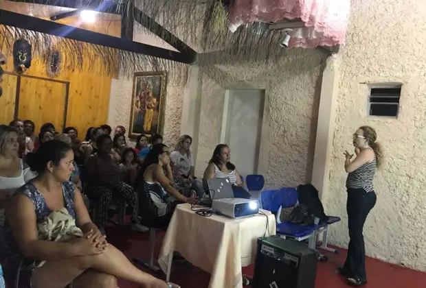 Psicólogas palestram sobre autoestima e empoderamento feminino em casa candomblecista