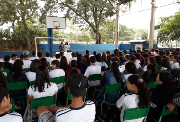 Violência doméstica é tema de palestra em escolas