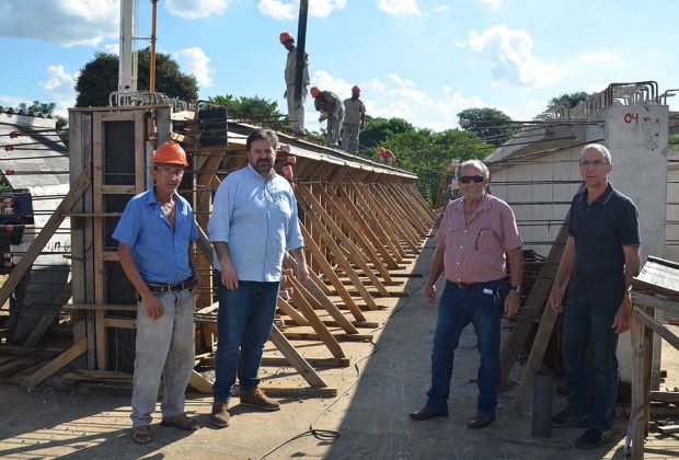 Jacob acompanha as obras da nova ponte que interligará bairros da região mais populosa de Amparo
