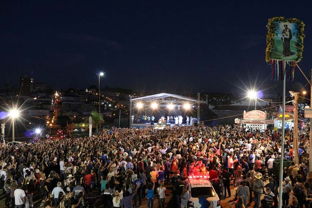 Parque de diversoes da Festa de Maio começa a funcionar em Itapira