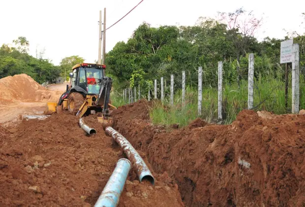 Samae realoca redes de água e esgoto na Avenida Nico Lanzi