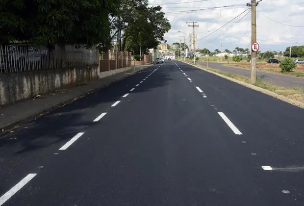 Rua Hugo Paciera ganha nova camada asfáltica