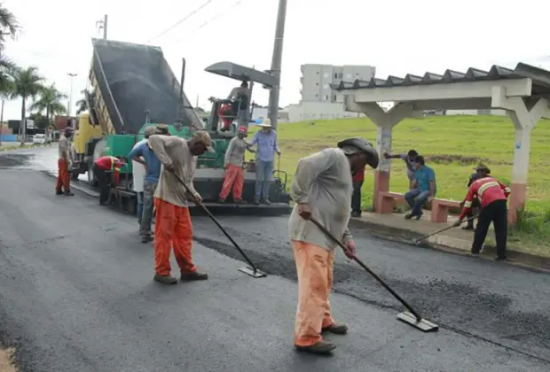 Obras são realizadas na Avenida Antônio Pinto Catão