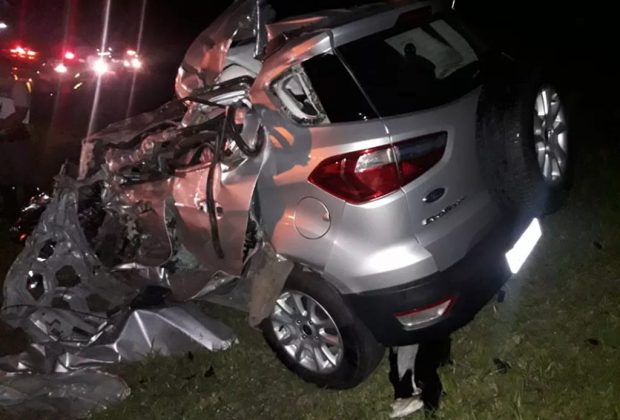 Motorista morre após carro bater de frente com caminhão, em Jaguariúna