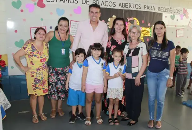 Alunos da Educação Infantil continuam recebendo uniformes escolares