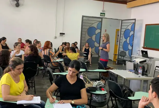 Professores do 1º ano passam por formação no CIC