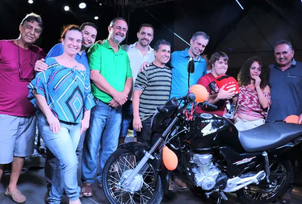 Festa homenageia trabalhador holambrense com shows e sorteios de prêmios