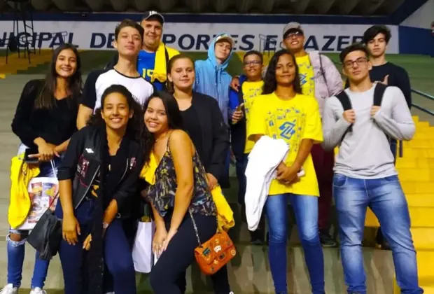 Alunos do Santo Antônio assistem amistoso da Seleção Brasileira de Vôlei no Ginásio do Taquaral