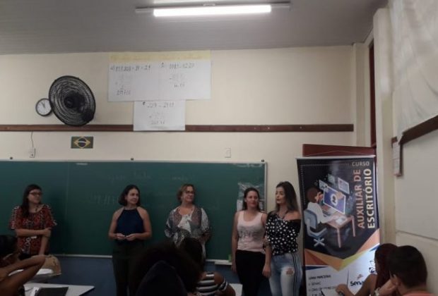 Jovens do CRAS Cruzeiro do Sul participam de curso profissionalizante de auxiliar de escritório