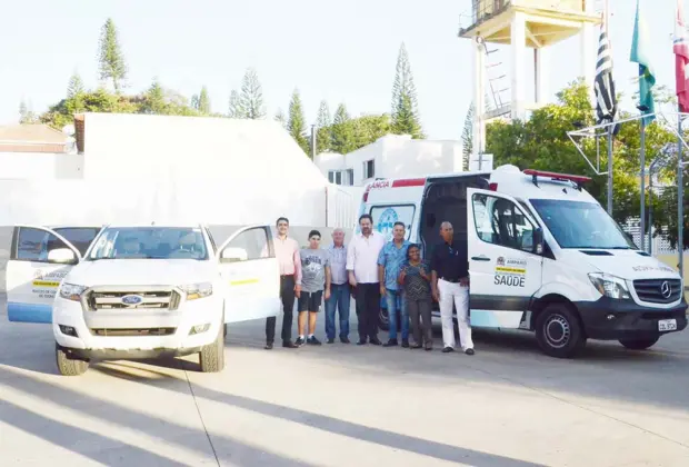 Jacob apresenta nova ambulância e veículo para transporte de medicamentos e vacinas